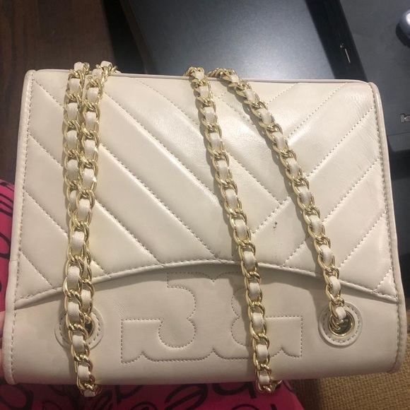 Tory Burch chain Bag, amazing for formal events. - Picture 4 of 4